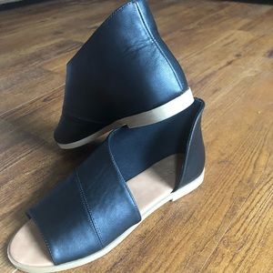 Bamboo Side Cut Open Toe Flats
